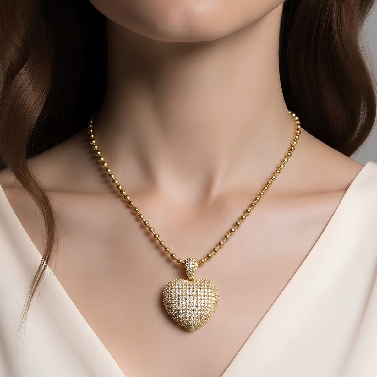 Collar Laminado en Oro de 18K con Corazón Jumbo con Circonias