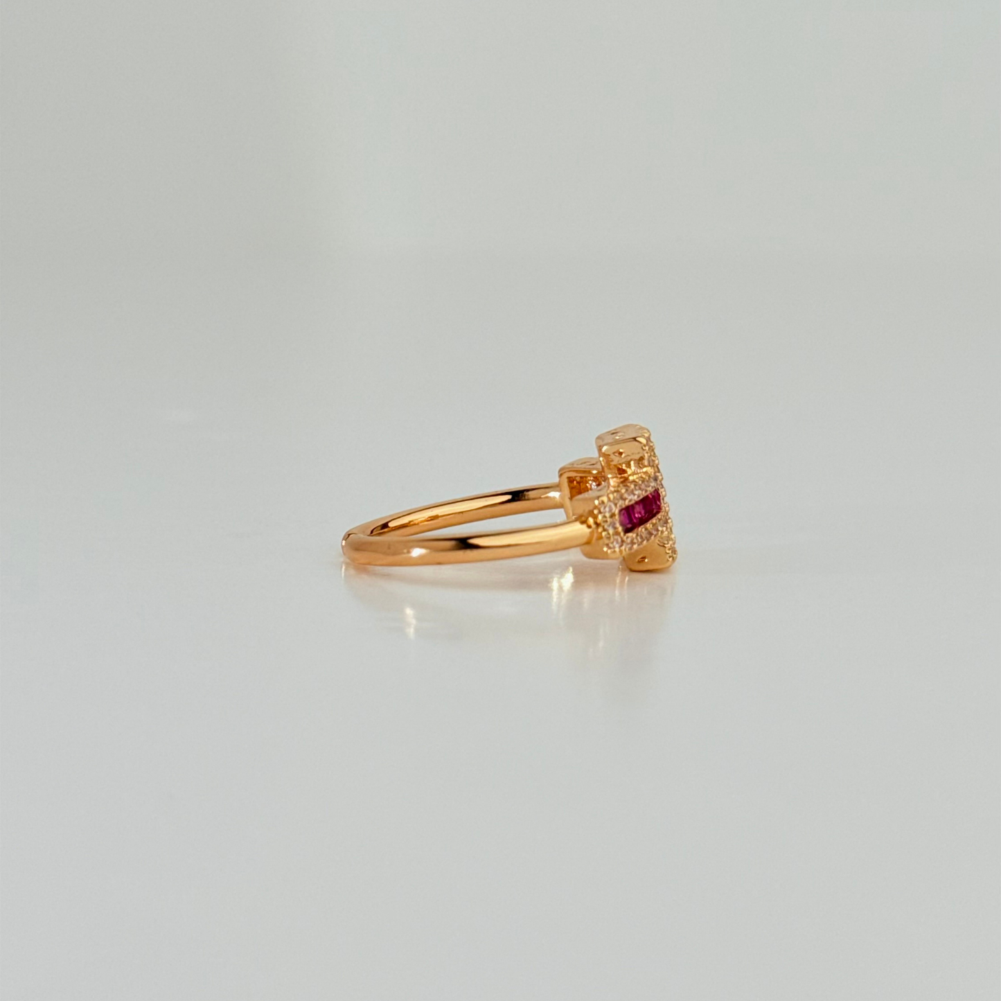 Anillo Unitalla Enchapado en Oro con Circonitas