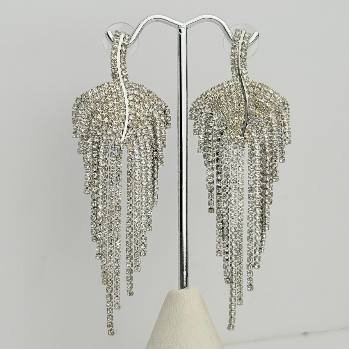 Aretes Enchapados en Oro Blanco de 18KL con Cristales