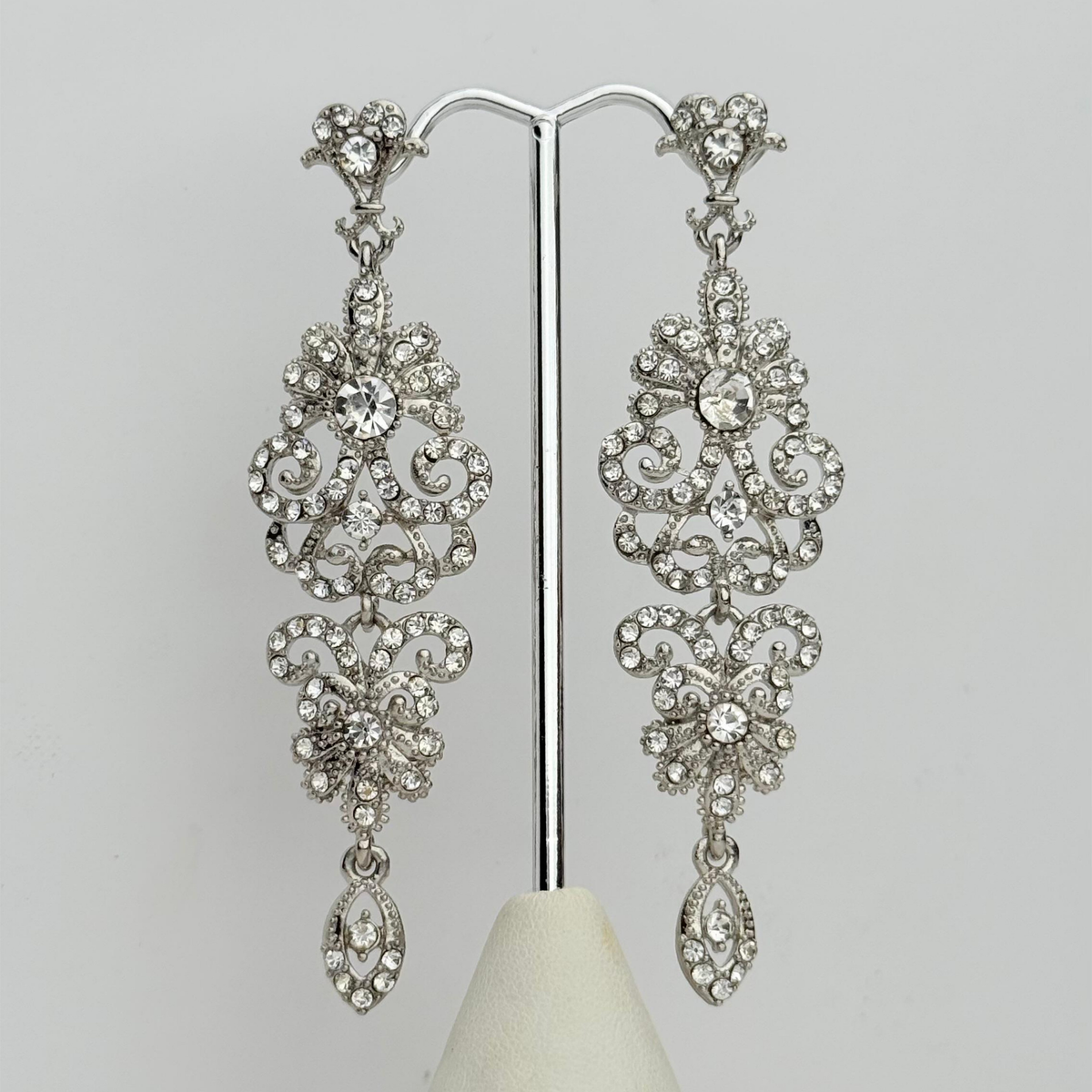 Aretes Enchapados en Oro de 18KL con Broche de Clip y Cristales