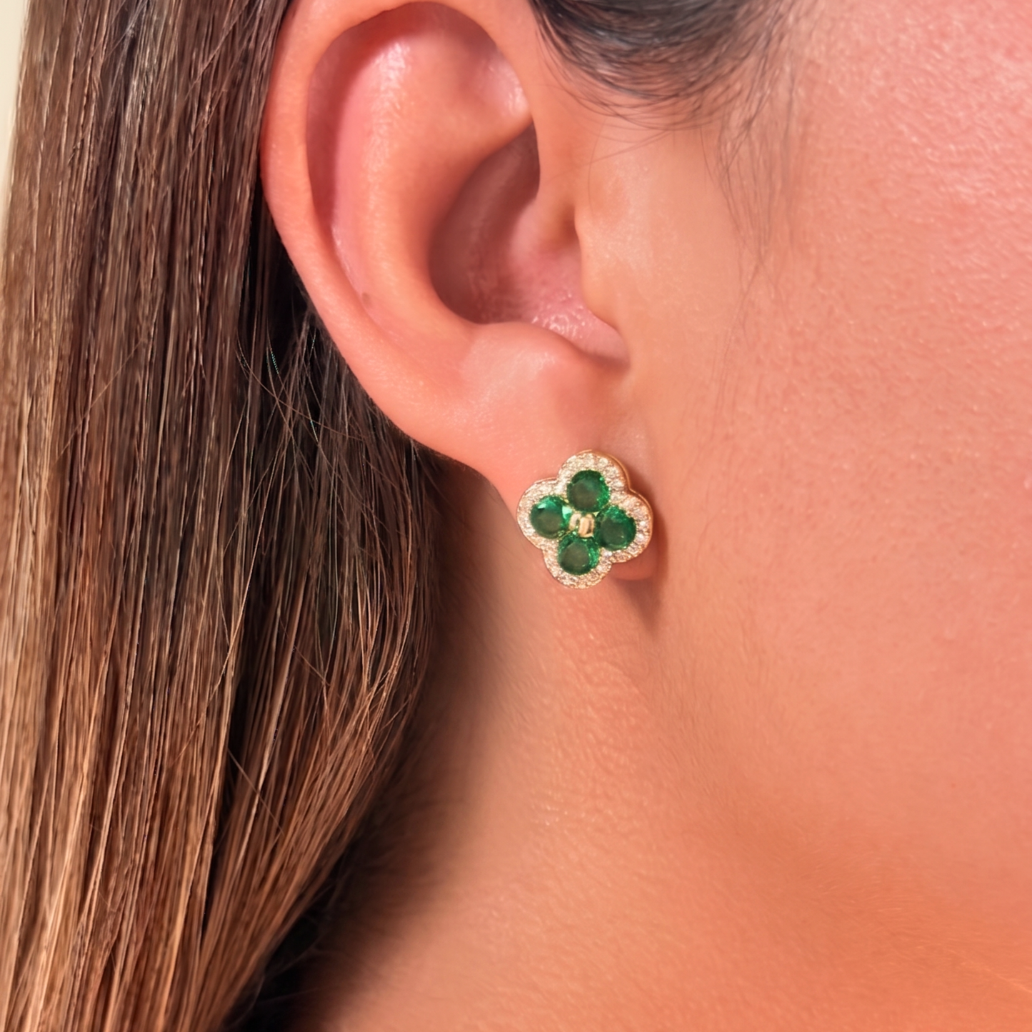 Set de Cadena y Aretes Laminados en Oro de 18k con Cristales Austriacos tono Esmeralda