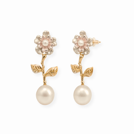 Aretes Laminados en Oro de 18kl con Perla de Laboratorio y Flores Esmaltadas