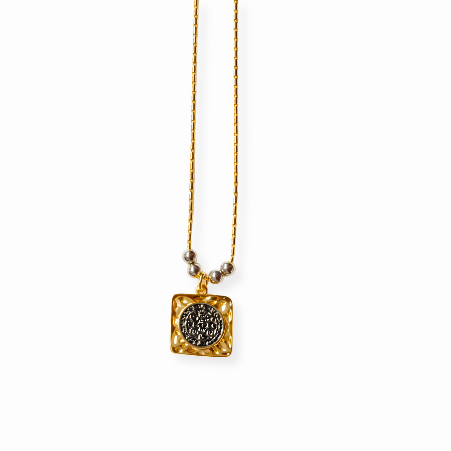 Collar Laminado en Oro de 18KL con Medalla de San Bendito con Detalles en Oro Blanco de 18KL