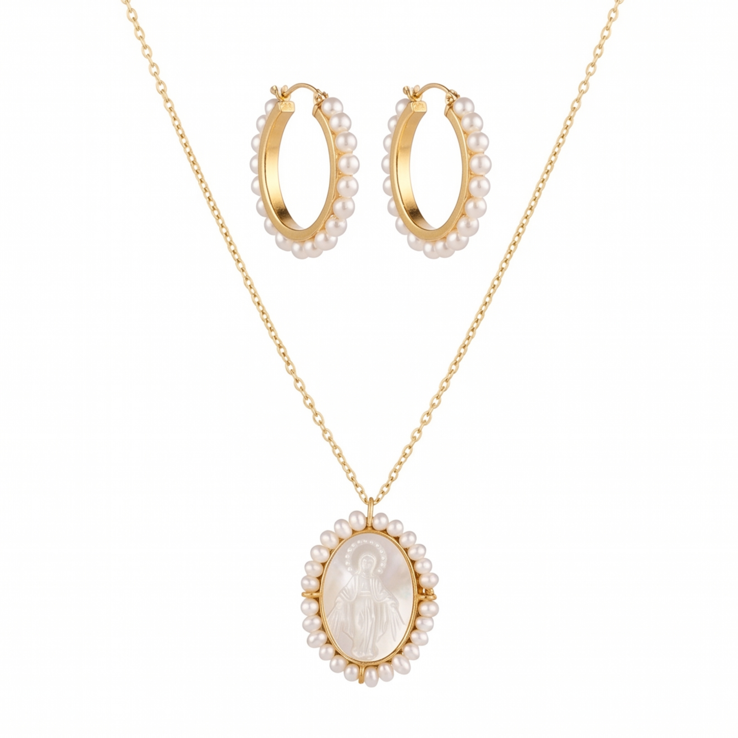 Set de Collar Laminado en Oro de 18KL con Medalla de Plata Italiana Enchapada en Oro de 18KL y Argollas Enchapadas en Oro de 14KL con Baby Perlas