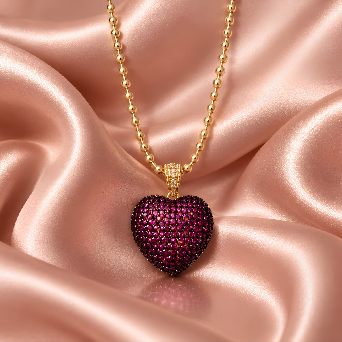Collar Laminado en Oro de 18K con Corazón Jumbo con Circonias