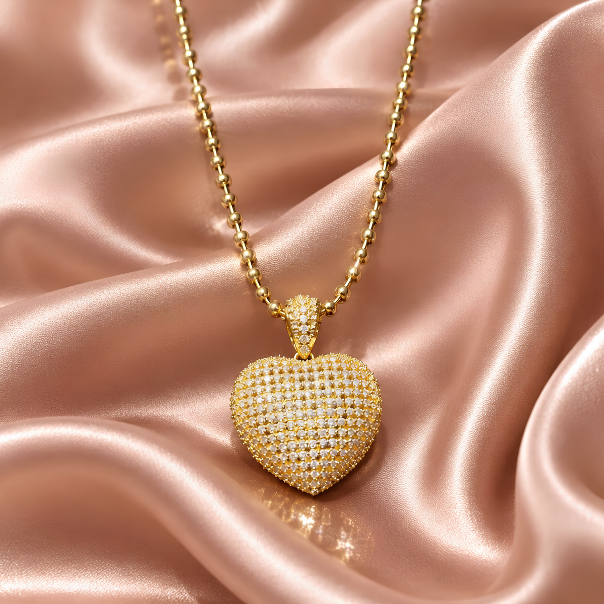 Collar Laminado en Oro de 18K con Corazón Jumbo con Circonias
