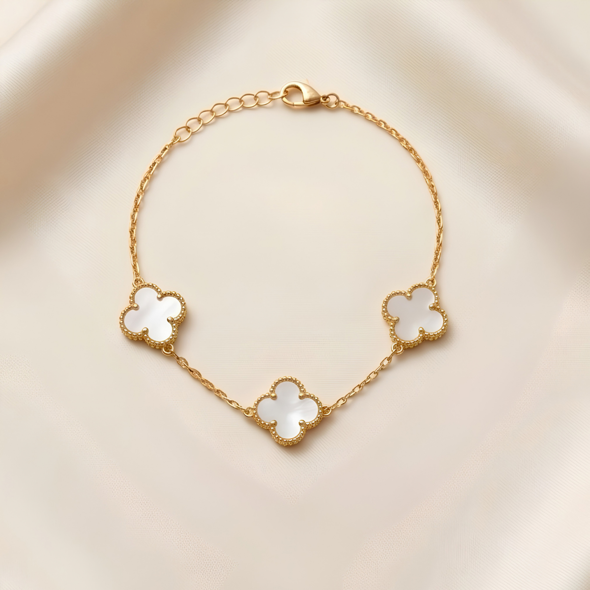 Pulsera en Plata Enchapada en Oro de 18K con Madre Perla