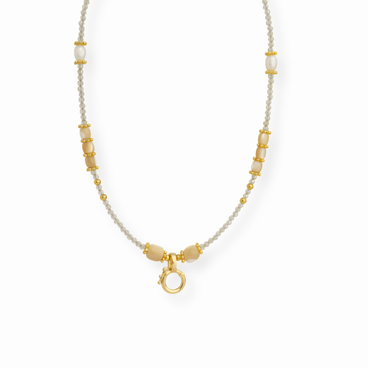 Collar Tipo Choker Laminado en Oro de 18KL con Cristales y Baby Madre Perlas