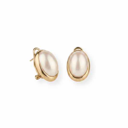 Aretes Ovalados Medianos Laminados en Oro de 18KL con Perlas Españolas Cultivadas