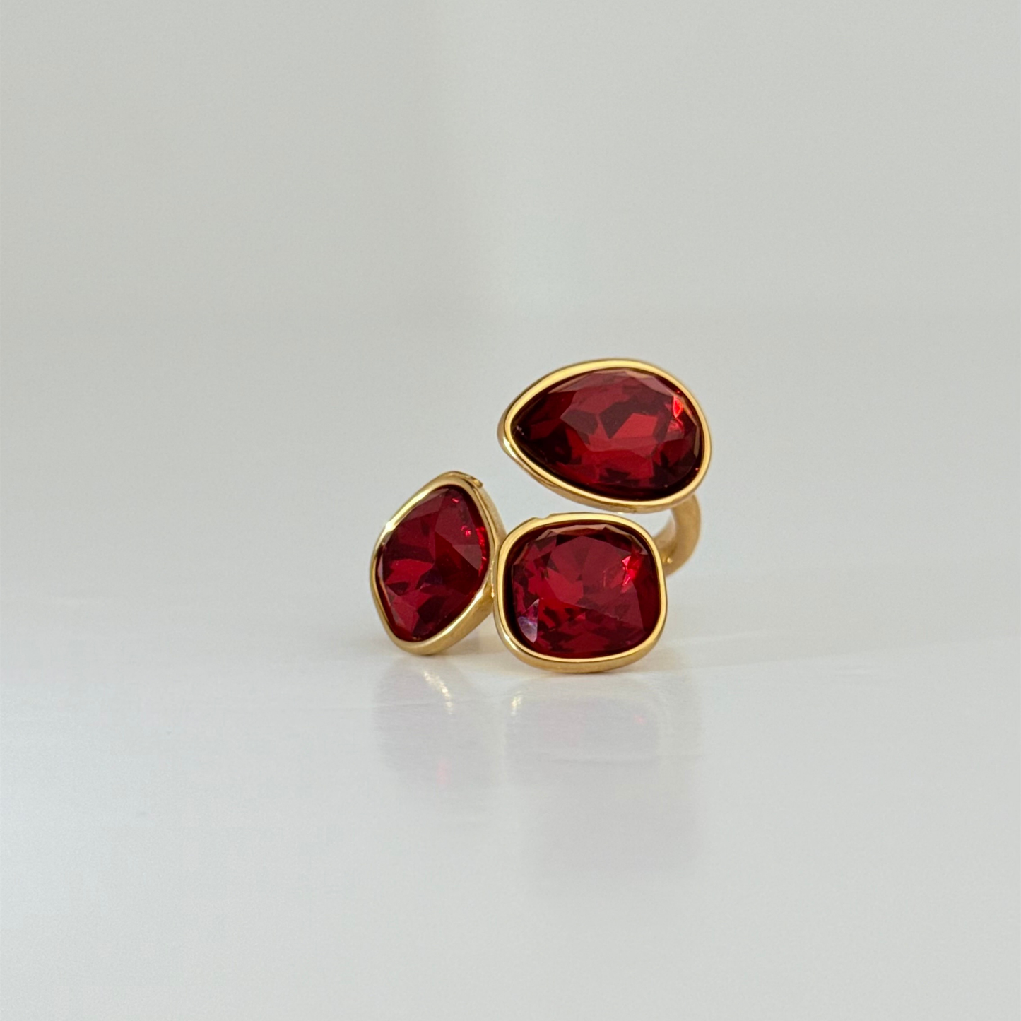 Anillo Laminado en Oro de 18KL con Cristales Austriacos
