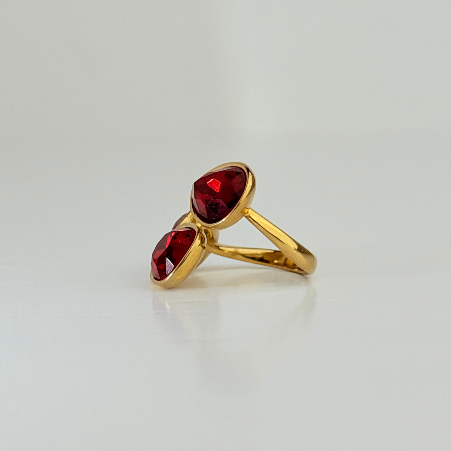 Anillo Laminado en Oro de 18KL con Cristales Austriacos