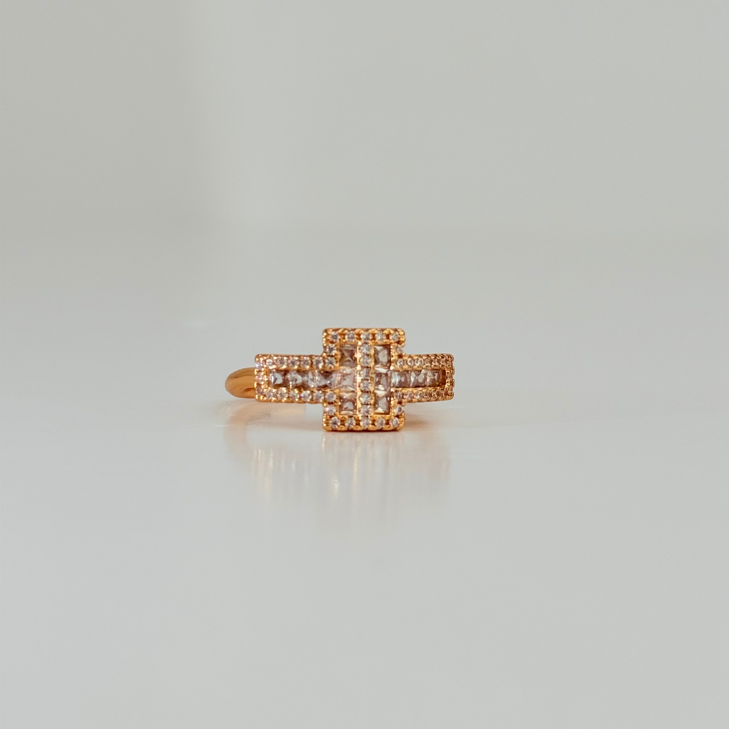 Anillo Unitalla Enchapado en Oro con Circonitas