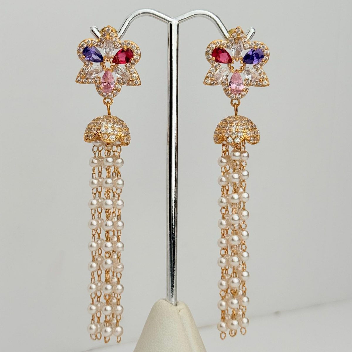 Aretes Laminados en Oro de 18KL con Cristales Austriacos con Baby Perlas