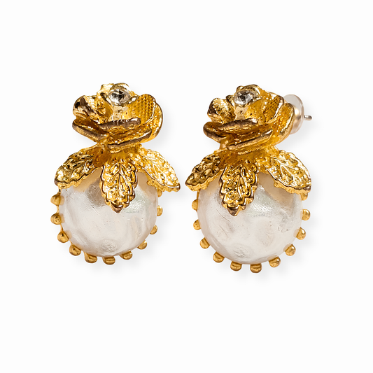 Aretes Laminados en Oro de 18KL Mate con Perlas de Imitación