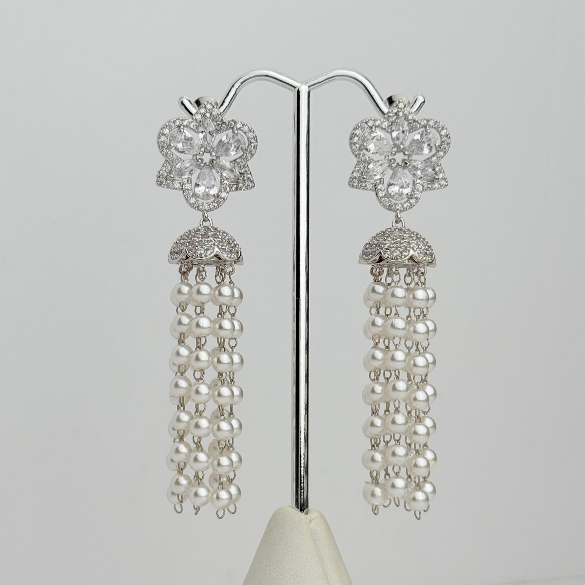 Aretes Laminados en Oro de 18KL con Cristales con Baby Perlas