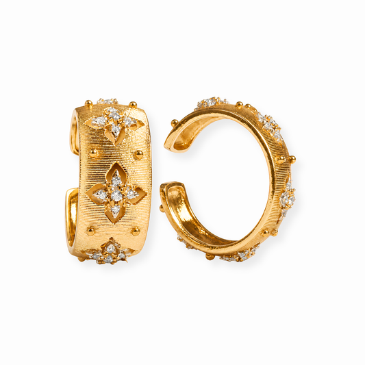 Anillo Laminado en Oro de 18KL Mate con Acabado Satinado, Estrellas de Swarovski y Rodium