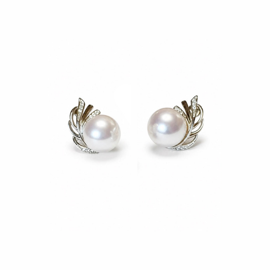 Aretes Laminados en Oro Blanco de 18KL con Perlas de Laboratorio y Swarovski con Rodium