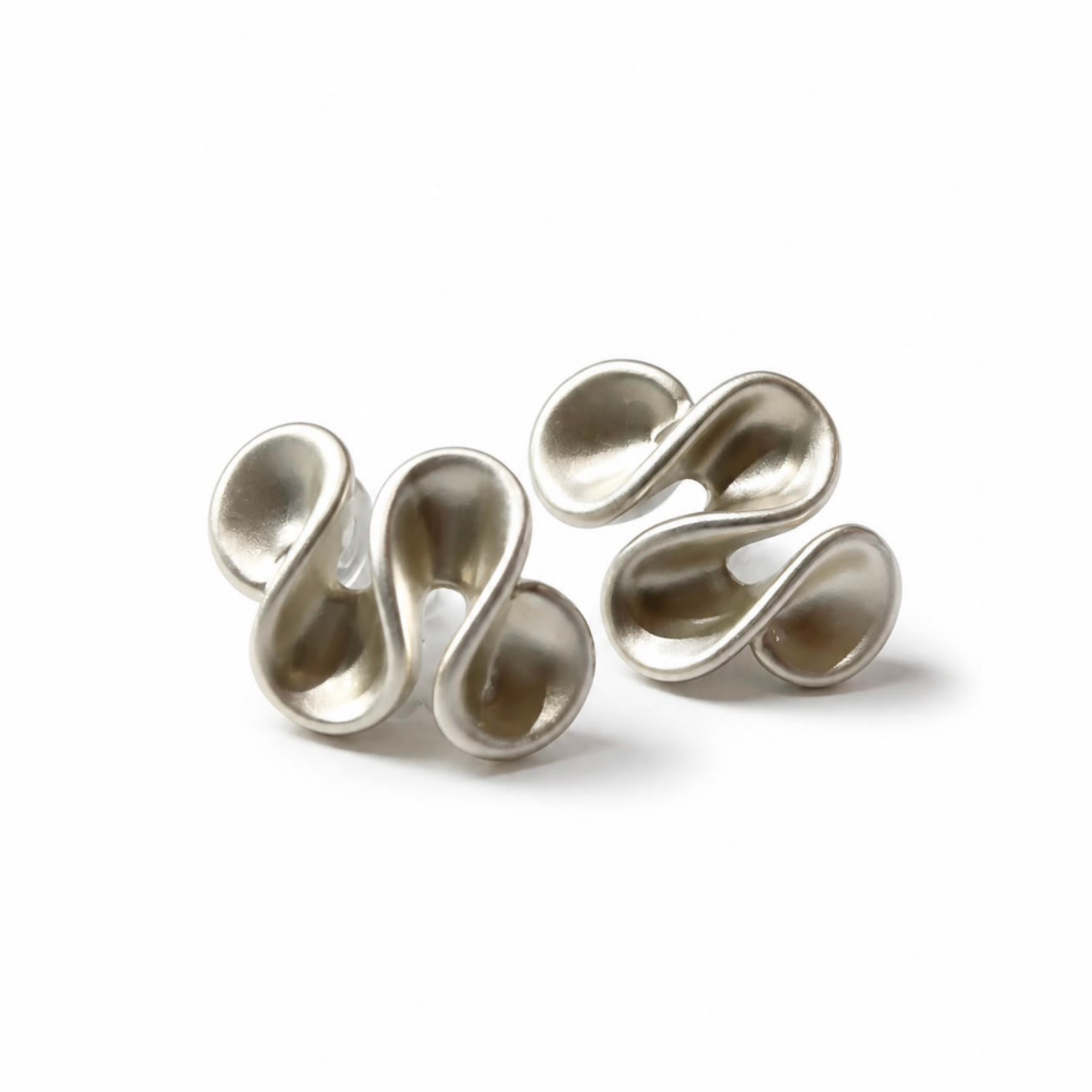 Aretes Laminados en Oro Blanco de 18KL Mate