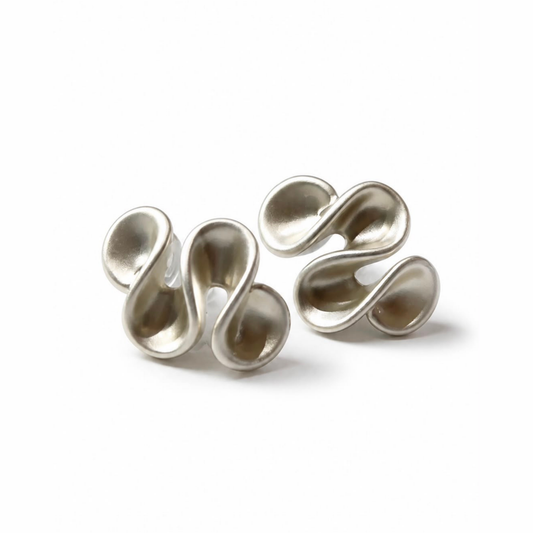 Aretes Laminados en Oro Blanco de 18KL Mate