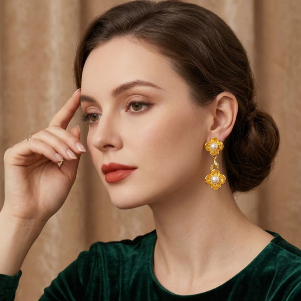 Aretes Laminados en Oro de 18KL Mate con Perlas Cultivadas