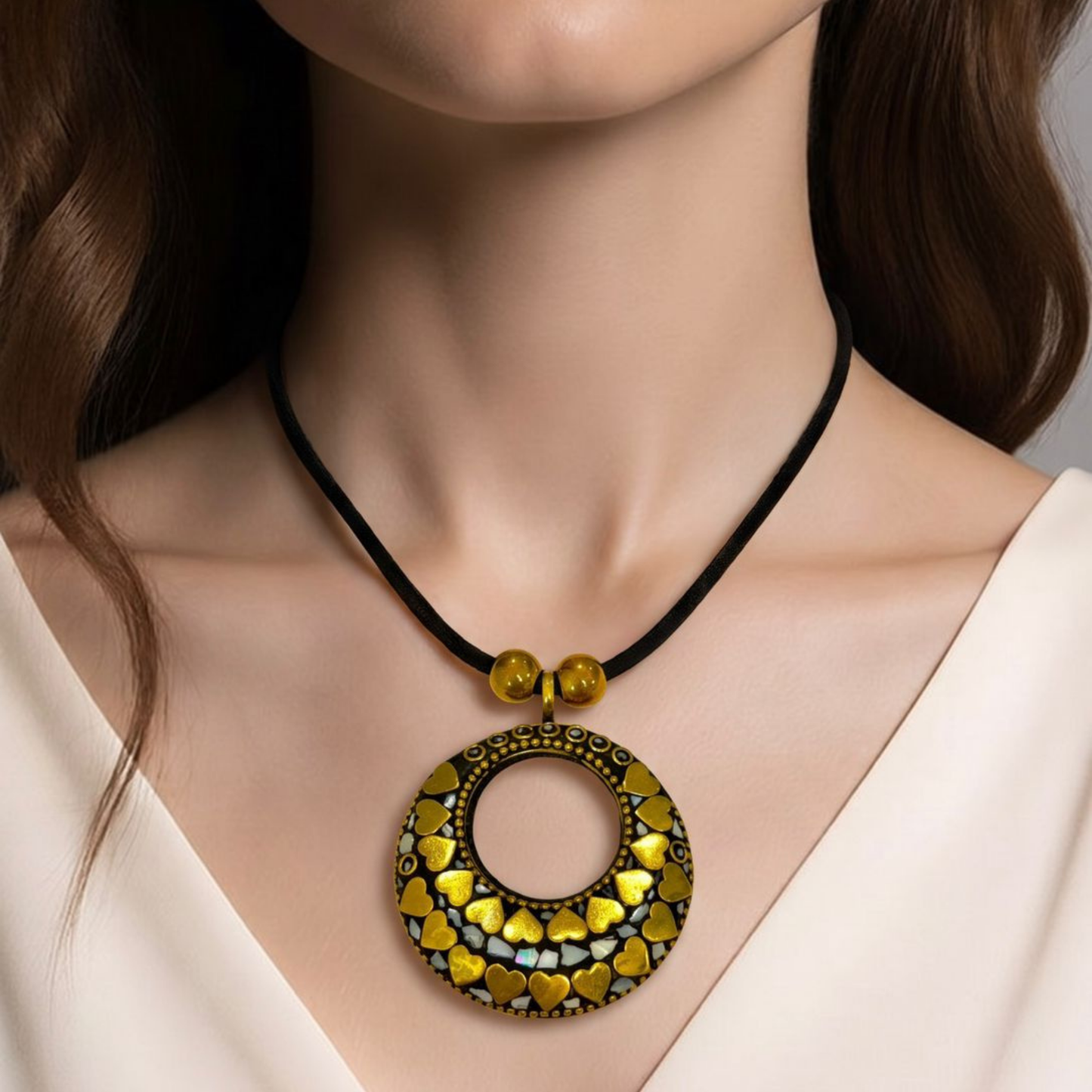 Chockers con Lazo de Tela en Bronce Pulido Texturizado con Incrustaciones de Piedras Semipreciosas Turquesas, Corales, Madre Perla y Ónix